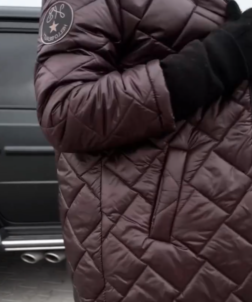 Bogna | Elegantne tikitud sulejope kapuutsiga